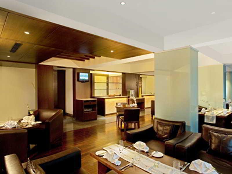Oakwood Residence Naylor Road Пуне Ресторан фото
